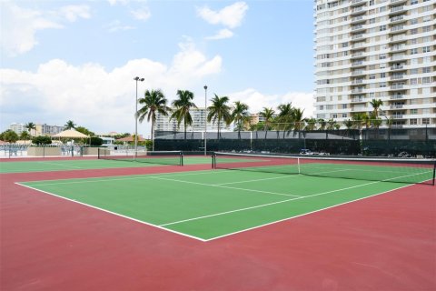 Condominio en venta en Hallandale Beach, Florida, 1 dormitorio, 80.82 m2 № 1305370 - foto 27