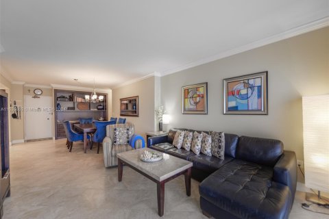 Condominio en venta en Hallandale Beach, Florida, 1 dormitorio, 80.82 m2 № 1305370 - foto 4