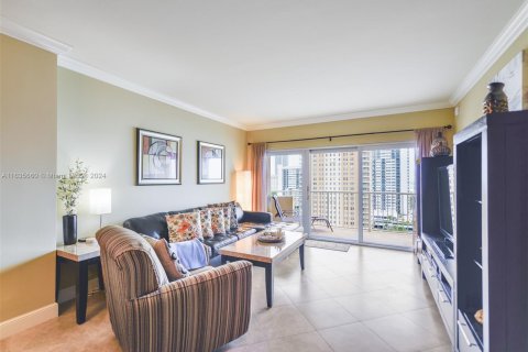 Condo in Hallandale Beach, Florida, 1 bedroom  № 1305370 - photo 2