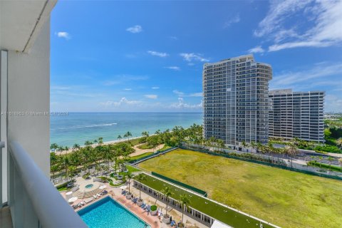 Condominio en venta en Bal Harbour, Florida, 2 dormitorios, 98.1 m2 № 1240685 - foto 17