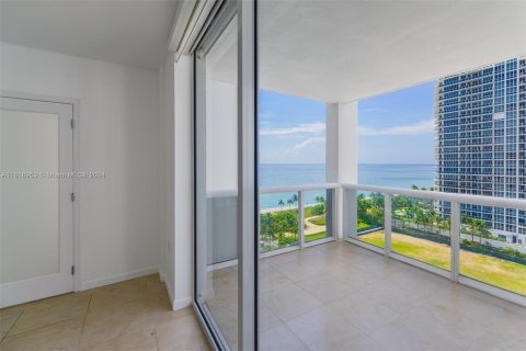 Condominio en venta en Bal Harbour, Florida, 2 dormitorios, 98.1 m2 № 1240685 - foto 1