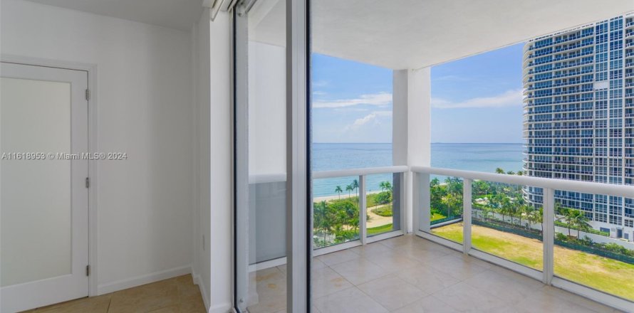 Condominio en Bal Harbour, Florida, 2 dormitorios  № 1240685