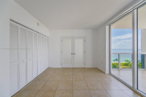 Condominio en venta en Bal Harbour, Florida, 2 dormitorios, 98.1 m2 № 1240685 - foto 14