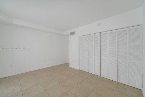 Condominio en venta en Bal Harbour, Florida, 2 dormitorios, 98.1 m2 № 1240685 - foto 11