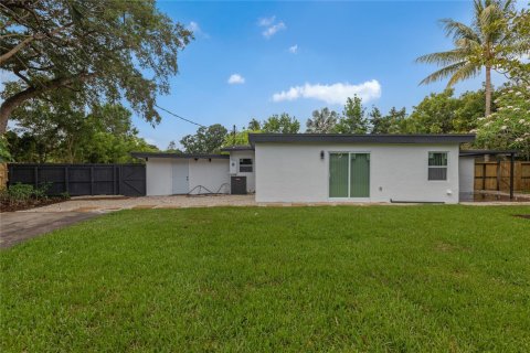 House in Wilton Manors, Florida 3 bedrooms, 150.87 sq.m. № 1162035 - photo 12