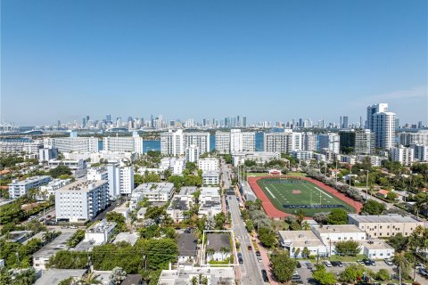 Condo in Miami Beach, Florida, 2 bedrooms  № 1217129 - photo 22