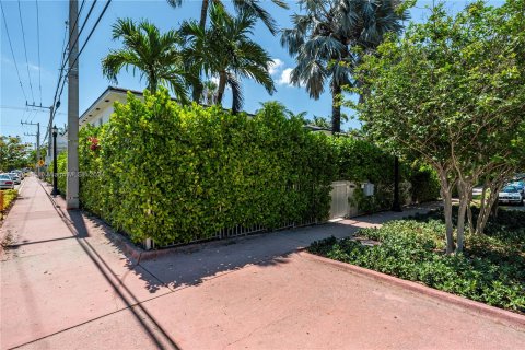 Copropriété à vendre à Miami Beach, Floride: 2 chambres, 118.73 m2 № 1217129 - photo 19