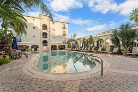 Condo in Tampa, Florida, 2 bedrooms  № 1349967 - photo 16