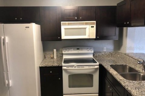 Apartamento en alquiler en Orlando, Florida, 2 dormitorios, 99.68 m2 № 1347071 - foto 3