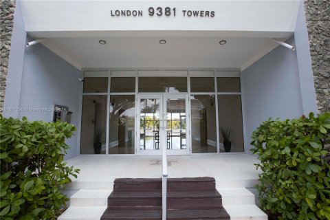 Condominio en venta en Bay Harbor Islands, Florida, 1 dormitorio, 96.62 m2 № 1240649 - foto 1