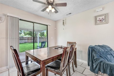 House in Cocoa, Florida 3 bedrooms № 1240648 - photo 8