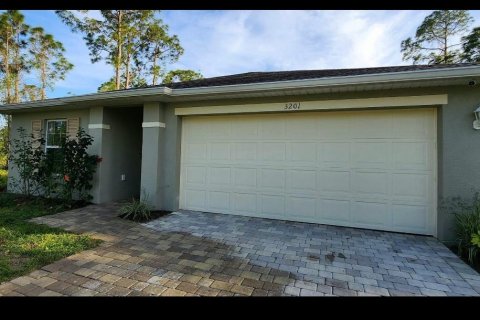 House in Lehigh Acres, Florida 3 bedrooms, 134.71 sq.m. № 1077740 - photo 10