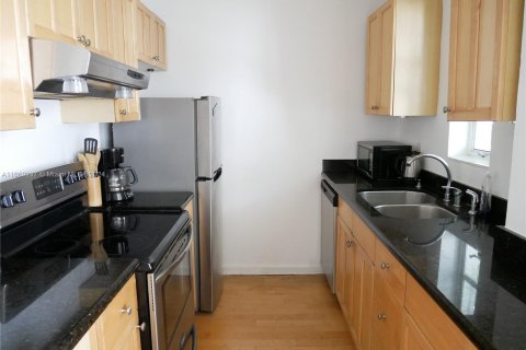 Condo in Miami Beach, Florida, 1 bedroom  № 1386031 - photo 2