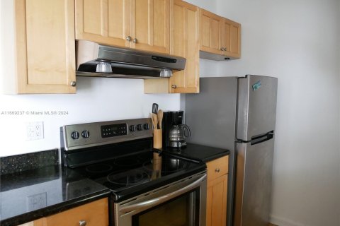 Condo in Miami Beach, Florida, 1 bedroom  № 1386031 - photo 4