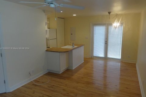 House in Fort Lauderdale, Florida 1 bedroom, 383.5 sq.m. № 1386028 - photo 5