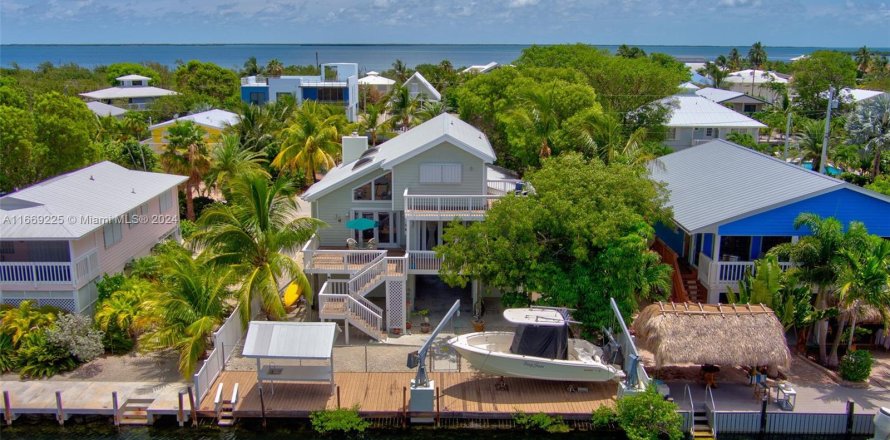 Casa en Big Pine Key, Florida 3 dormitorios, 146.04 m2 № 1386030