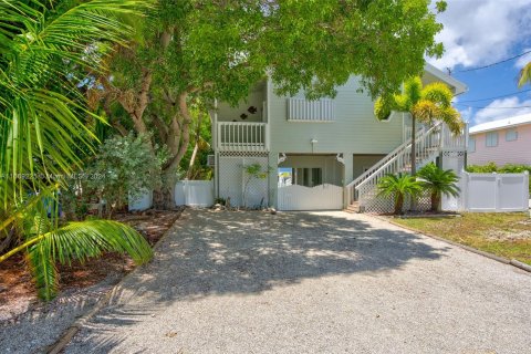 House in Big Pine Key, Florida 3 bedrooms, 146.04 sq.m. № 1386030 - photo 9