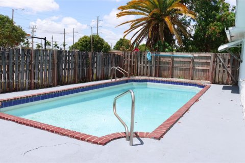 Villa ou maison à vendre à North Lauderdale, Floride: 4 chambres, 192.31 m2 № 1040300 - photo 18
