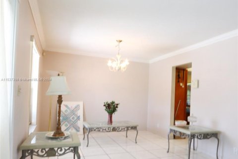 Villa ou maison à vendre à North Lauderdale, Floride: 4 chambres, 192.31 m2 № 1040300 - photo 23