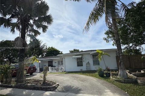 Villa ou maison à vendre à North Lauderdale, Floride: 4 chambres, 192.31 m2 № 1040300 - photo 4