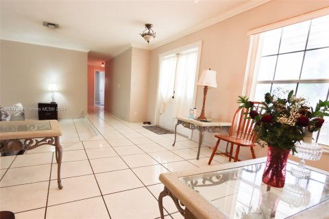Villa ou maison à vendre à North Lauderdale, Floride: 4 chambres, 192.31 m2 № 1040300 - photo 21
