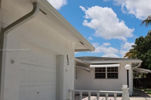 Villa ou maison à vendre à North Lauderdale, Floride: 4 chambres, 192.31 m2 № 1040300 - photo 9
