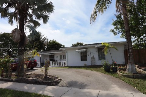 Villa ou maison à vendre à North Lauderdale, Floride: 4 chambres, 192.31 m2 № 1040300 - photo 1