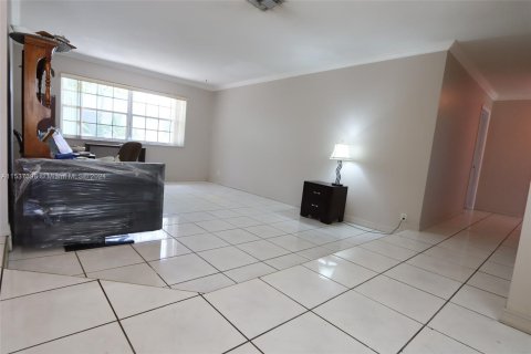 House in North Lauderdale, Florida 4 bedrooms, 192.31 sq.m. № 1040300 - photo 20