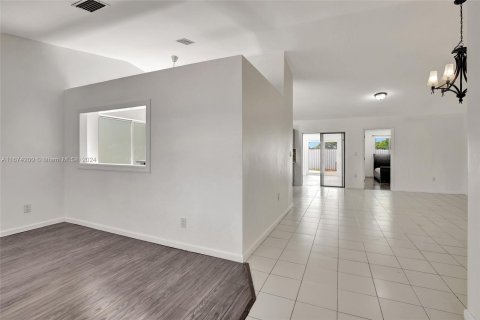 Casa en alquiler en Miami, Florida, 4 dormitorios, 163.04 m2 № 1397587 - foto 4