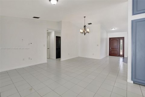 Casa en alquiler en Miami, Florida, 4 dormitorios, 163.04 m2 № 1397587 - foto 15