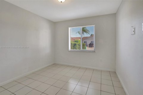 Casa en alquiler en Miami, Florida, 4 dormitorios, 163.04 m2 № 1397587 - foto 30