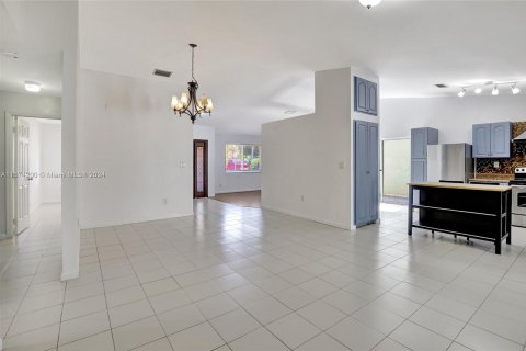 Casa en alquiler en Miami, Florida, 4 dormitorios, 163.04 m2 № 1397587 - foto 16