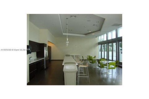 Condominio en alquiler en Miami, Florida, 2 dormitorios, 102.1 m2 № 1397586 - foto 8