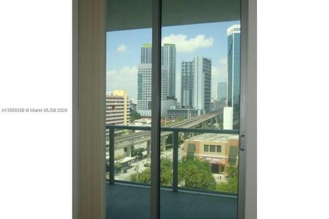 Condominio en alquiler en Miami, Florida, 2 dormitorios, 102.1 m2 № 1397586 - foto 6