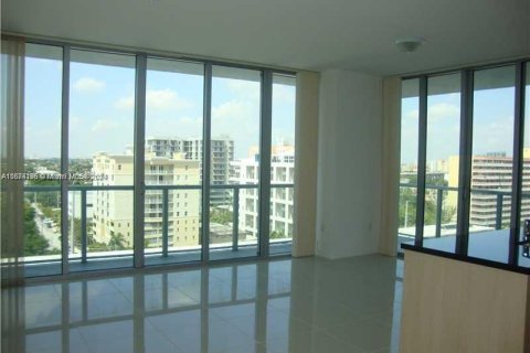 Condominio en alquiler en Miami, Florida, 2 dormitorios, 102.1 m2 № 1397586 - foto 1