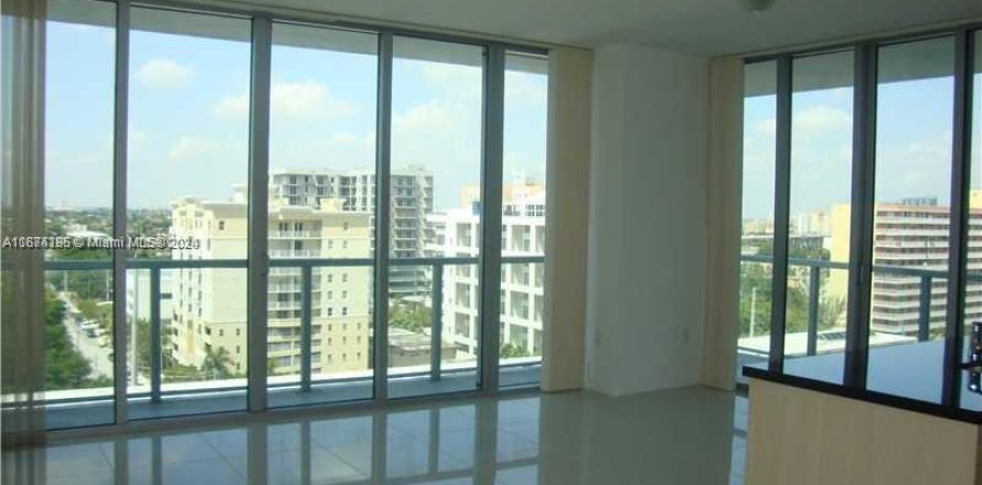 Condominio en Miami, Florida, 2 dormitorios  № 1397586