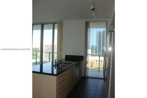 Condominio en alquiler en Miami, Florida, 2 dormitorios, 102.1 m2 № 1397586 - foto 4