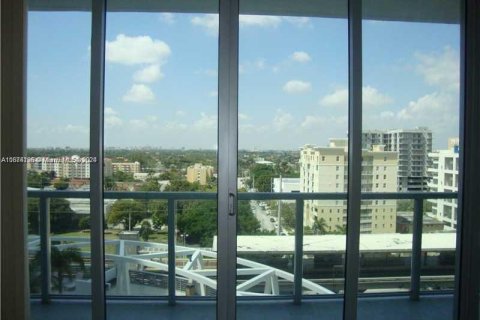 Condominio en alquiler en Miami, Florida, 2 dormitorios, 102.1 m2 № 1397586 - foto 2