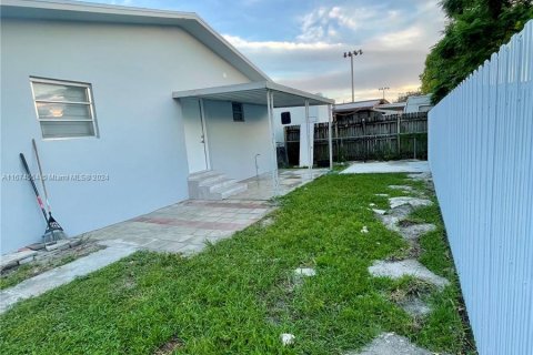 Casa en alquiler en Hialeah, Florida, 3 dormitorios, 134.71 m2 № 1397695 - foto 24