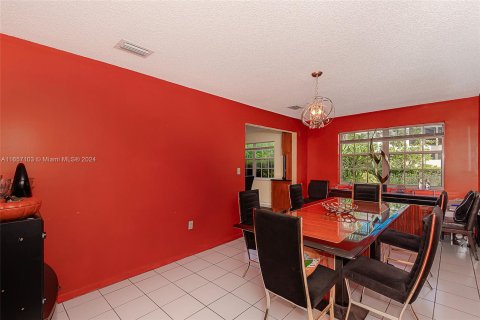 House in Miami, Florida 4 bedrooms, 249.81 sq.m. № 1360274 - photo 25