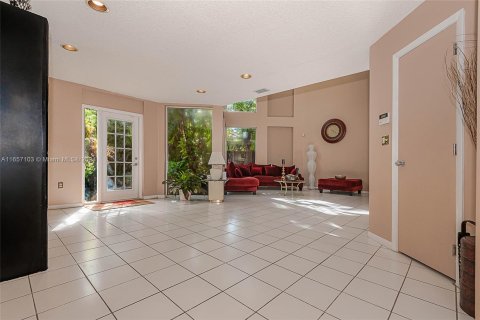 Villa ou maison à vendre à Miami, Floride: 4 chambres, 249.81 m2 № 1360274 - photo 9