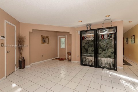 Villa ou maison à vendre à Miami, Floride: 4 chambres, 249.81 m2 № 1360274 - photo 16