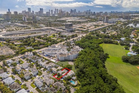 Villa ou maison à vendre à Miami, Floride: 4 chambres, 249.81 m2 № 1360274 - photo 5