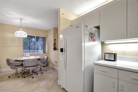 Condo in Sunrise, Florida, 2 bedrooms  № 1360243 - photo 16