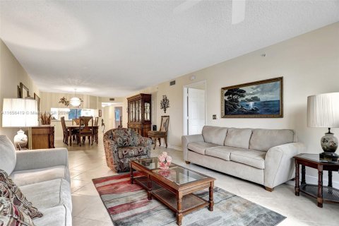 Condo in Sunrise, Florida, 2 bedrooms  № 1360243 - photo 7