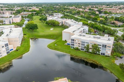 Copropriété à vendre à Sunrise, Floride: 2 chambres, 130.06 m2 № 1360243 - photo 1