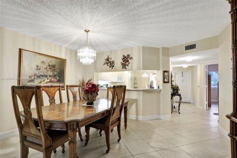 Condo in Sunrise, Florida, 2 bedrooms  № 1360243 - photo 10