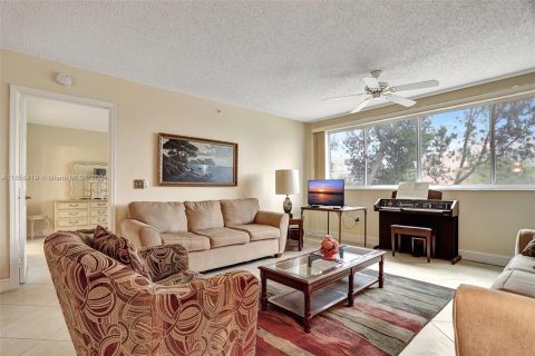 Condo in Sunrise, Florida, 2 bedrooms  № 1360243 - photo 6