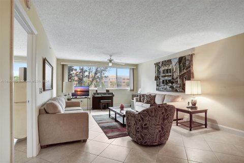 Condo in Sunrise, Florida, 2 bedrooms  № 1360243 - photo 8