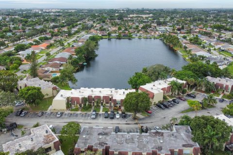 Townhouse in Pembroke Pines, Florida 3 bedrooms, 136.75 sq.m. № 1360273 - photo 18